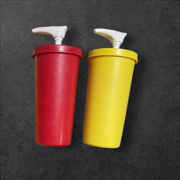 Tupperware brand  picnic table mini set . Missing salt and pepper shakers - Picture 5 of 11